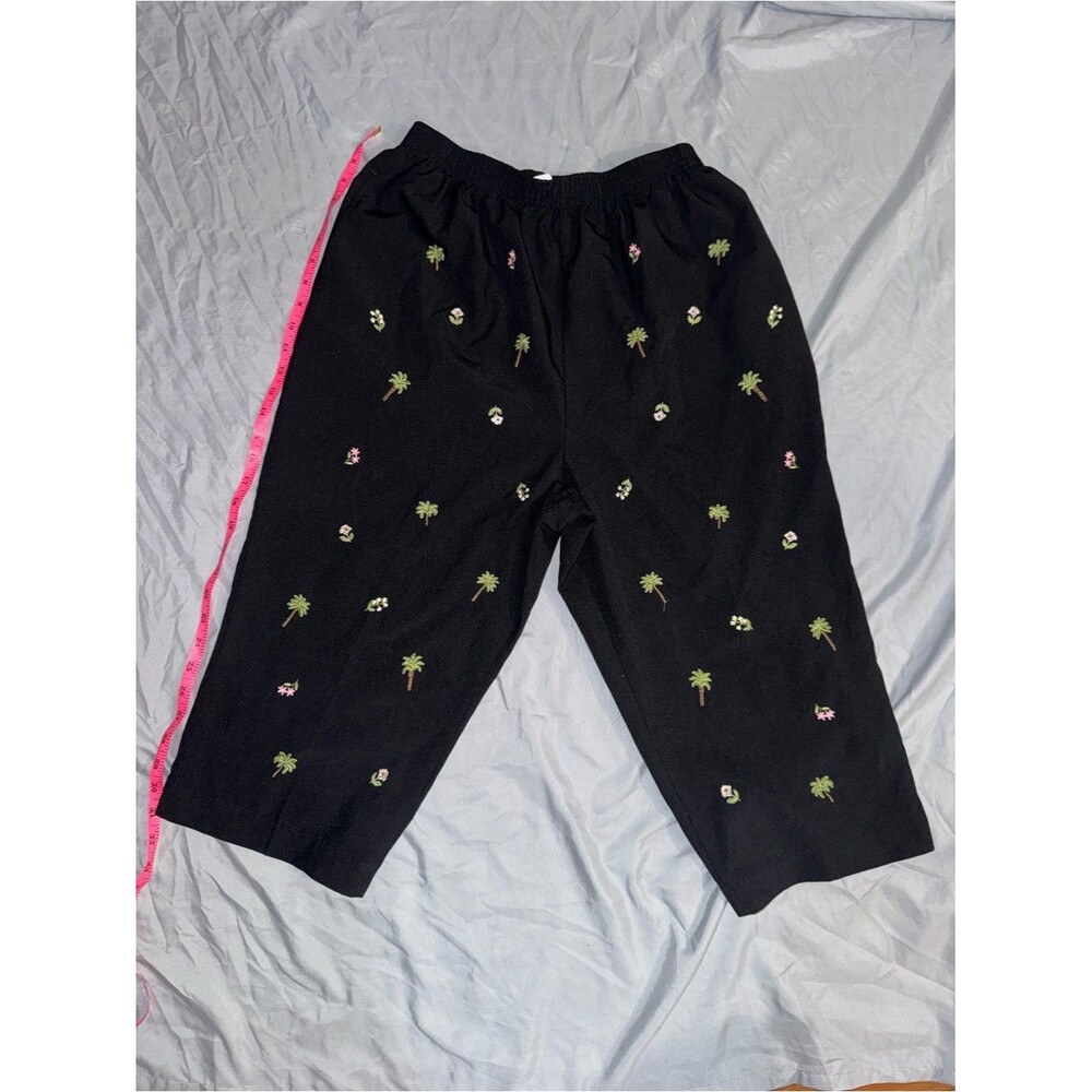 BonWorth Women’s Black Embroidered Palm Capri Pants